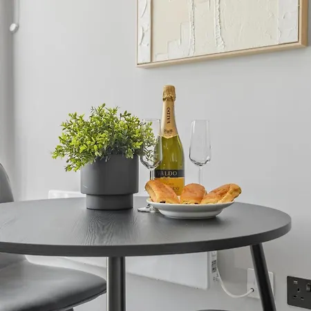 Spot For Couplesfamilies - Pass The Keys Apartment *