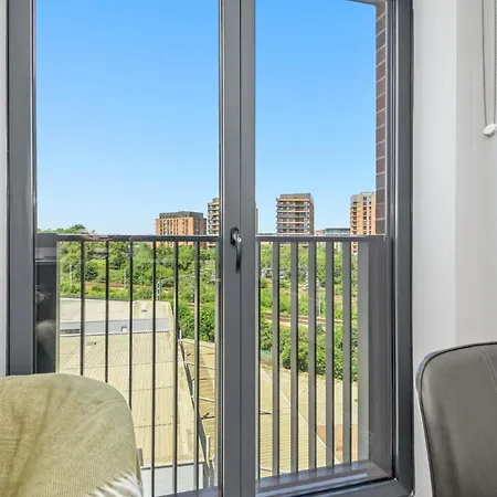 Spot For Couplesfamilies - Pass The Keys Apartment