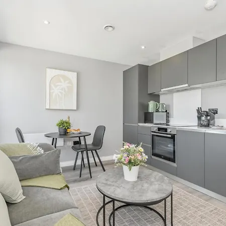 Spot For Couplesfamilies - Pass The Keys Apartment