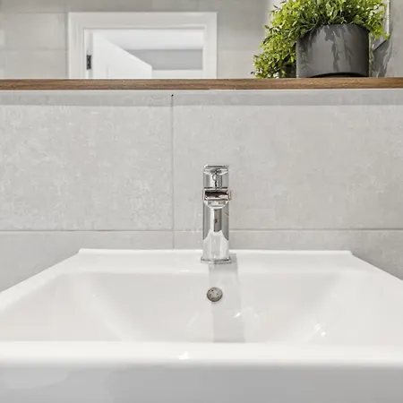 Spot For Couplesfamilies - Pass The Keys * Leeds (West Yorkshire)