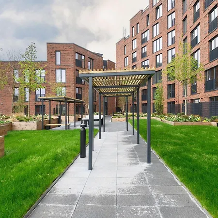 Spot For Couplesfamilies - Pass The Keys * Leeds (West Yorkshire)